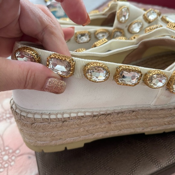 Brand: GUCCI
Style: Pepita Crystal Platform Espadrilles
Color: White - Picture 7 of 12